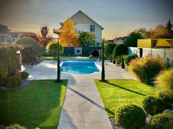 Rénovation terminée d'un jardin avec piscine à Village-Neuf